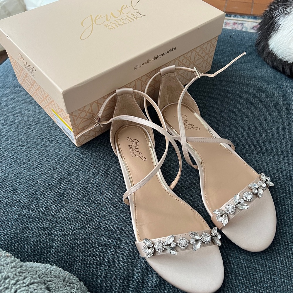 Jewel Badgley Mischka Tessy Sandals in Champagne